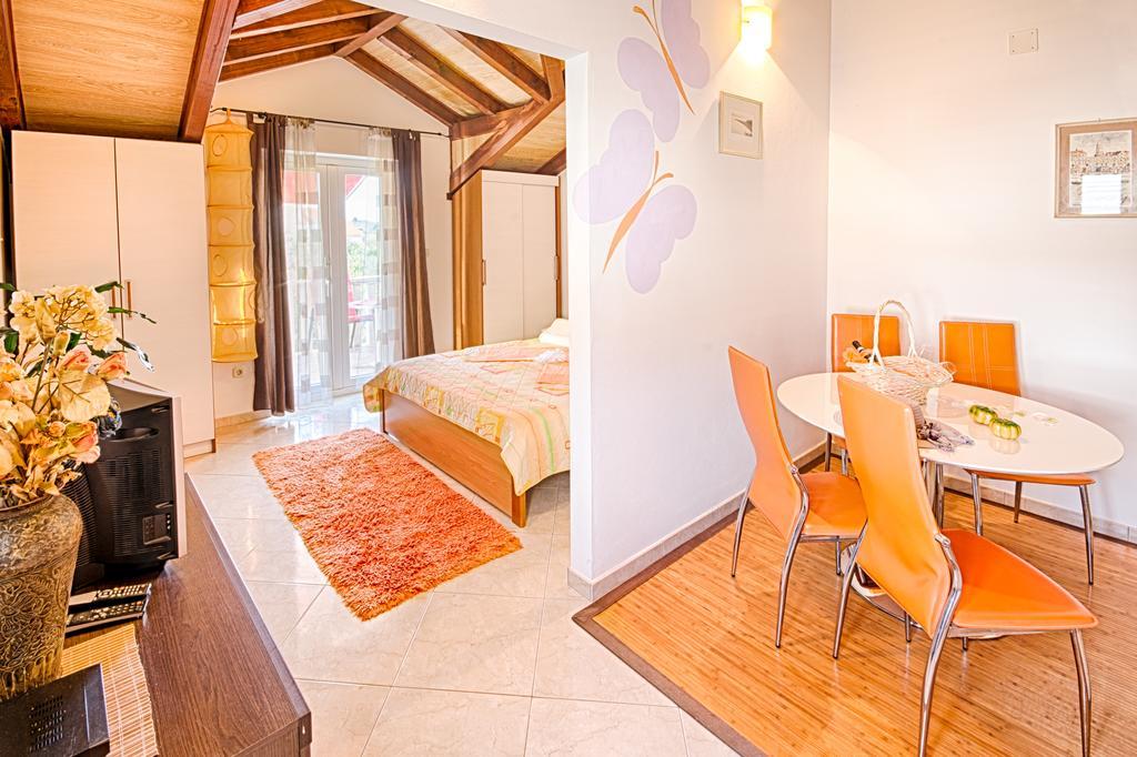Apartmani Rita Milna  Oda fotoğraf
